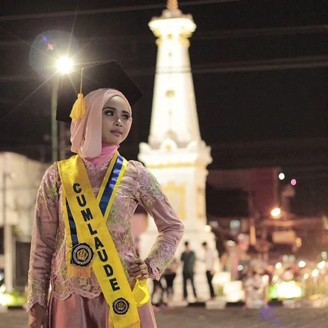 13 Inspirasi Spot Outdoor untuk Foto Wisuda. Biar Lebih Berkesan dan Hasilnya Tetap Istimewa 18