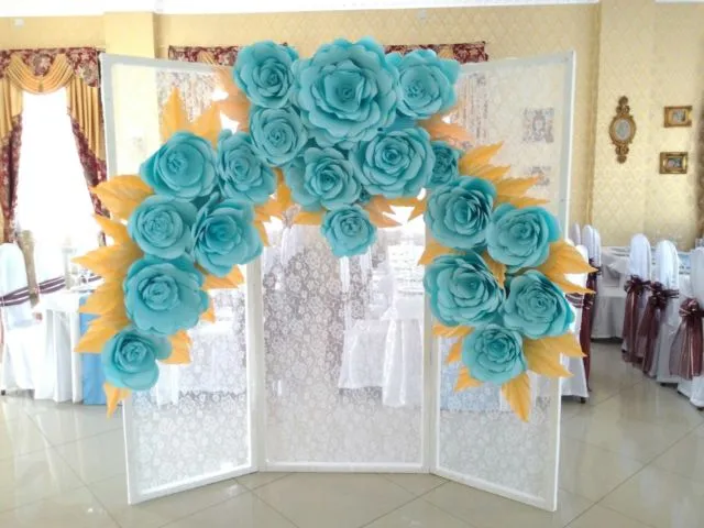 Tren Bunga Kertas untuk Backdrop Lamaran atau Pelaminan yang Manis Banget! Simak 15 Inspirasinya 25
