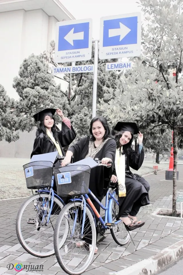 13 Inspirasi Spot Outdoor untuk Foto Wisuda. Biar Lebih Berkesan dan Hasilnya Tetap Istimewa 19