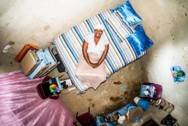 Fotografer Ini Memotret Kamar Tidur dari Berbagai Negara di Dunia. Bisa Banyak Belajar Budaya Lain! 24