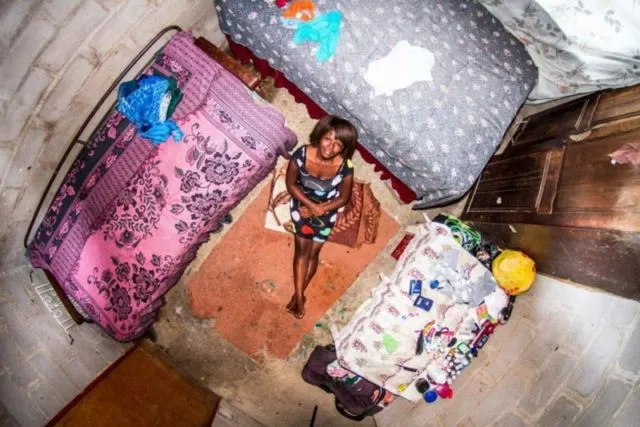 Fotografer Ini Memotret Kamar Tidur dari Berbagai Negara di Dunia. Bisa Banyak Belajar Budaya Lain! 23