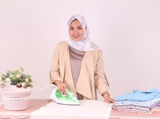 Ini Lho, Hijab Organza Berbahan Mirip Kaca Mengilap yang Lagi Ngetren di Kalangan Hijaber 17