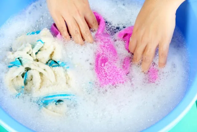 Ini 8 Cara Memanfaatkan Cuka Sebagai Bahan Pencuci Pakaian 11