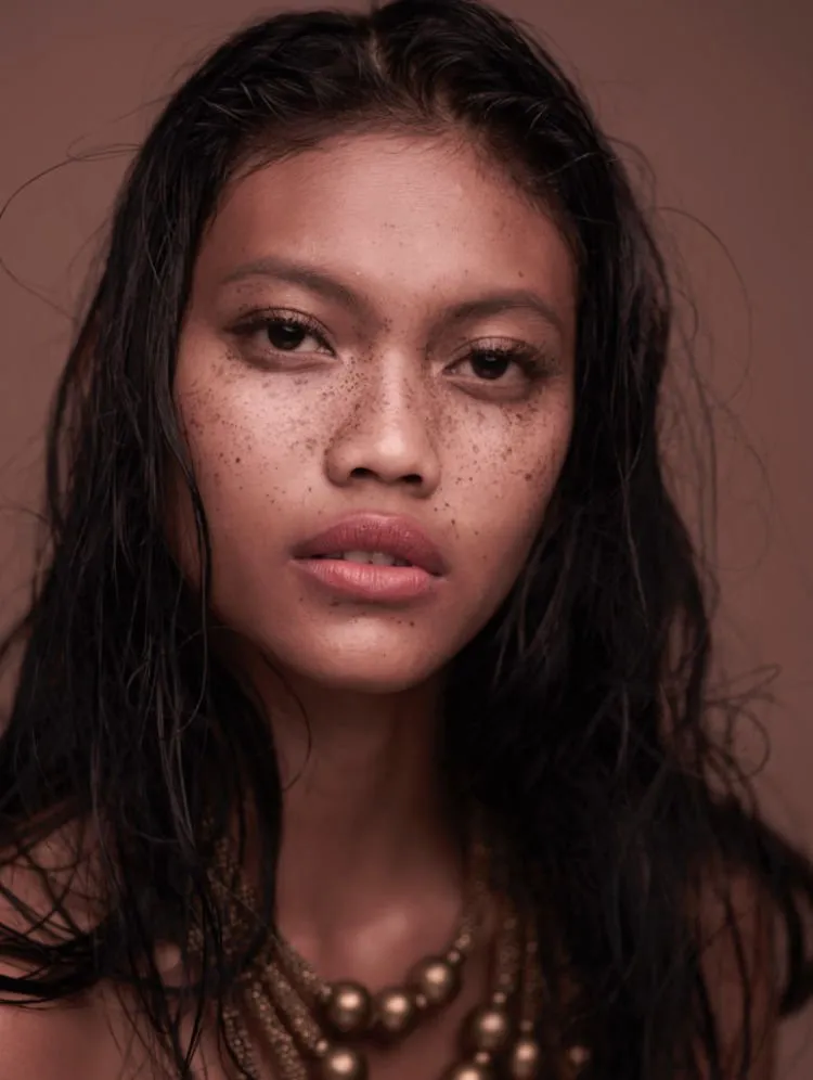 Laras Sekar Arum, Model Indonesia yang Terkenal di Mancanegara. Minim Kontroversi Sarat Prestasi! 9