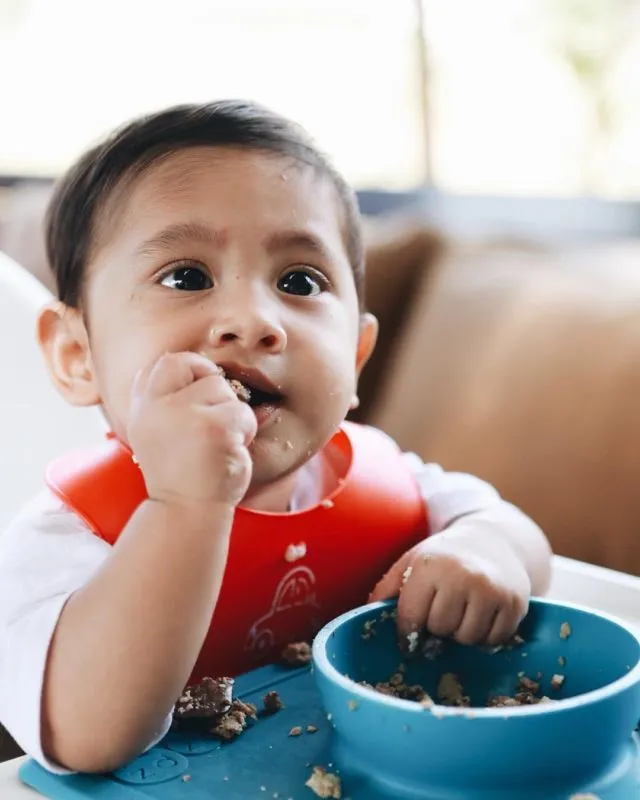 Cara Andien Melatih Makan ke Kawa Dipermasalahkan. Sebenarnya, Metode BLW itu Apa, Sih? 6