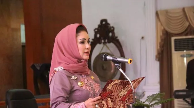 Wali Kota Tegal yang Mantan Ratu Kecantikan Kena OTT KPK. Makanya Lihat Cewek Jangan Asal Cakep! 5