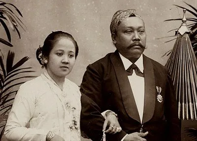 8 Potret Mesra Pahlawan Bersama Pasangan. Bukti Bahwa Cinta dan Perjuangan Bisa Beriringan 15