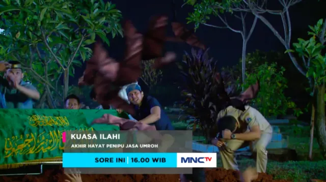Lagi Ramai Soal Penipuan Calon Jemaah Umroh oleh First Travel, Eh Sudah Ada FTV-nya Aja. Epik! 5