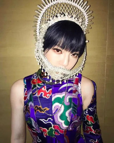 Sederet Artis Internasional yang Pakai Aksesori Desainer Indonesia Rinaldy Yunardi. Dari Kylie Hingga Nicki Minaj 20