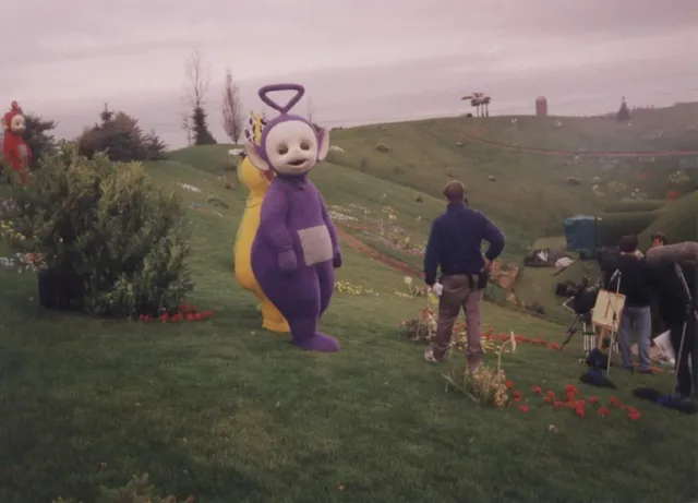 Banyak yang Heboh Lihat Versi Barunya Teletubbies, Acara TV yang Satu Ini Emang Nggak Ada Matinya! 26