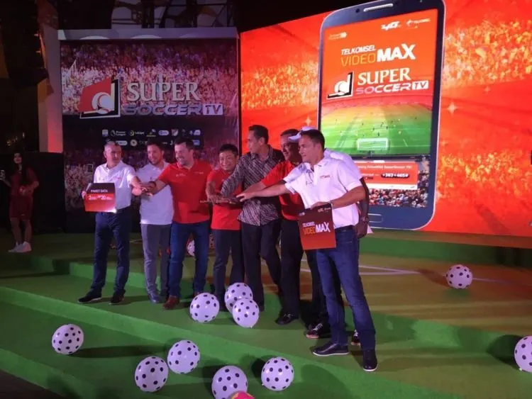 Ini yang Diharapkan Cewek ke Cowoknya yang Maniak Bola, Biar Nggak Berantem Melulu! 7