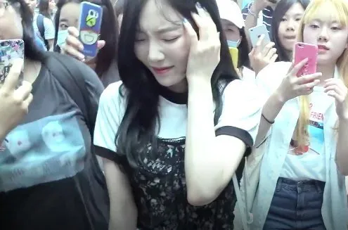 Diundang ke Countdown Asian Games di Indonesia, Taeyeon SNSD Geram dengan Ulah Fans di Bandara! 9