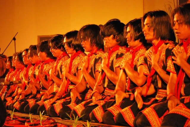 Pagelaran Saman 10.001 Penari Pecahkan Rekor MURI! Kamu Harus Tahu Filosofi Mendalam dari Tarian Ini 13