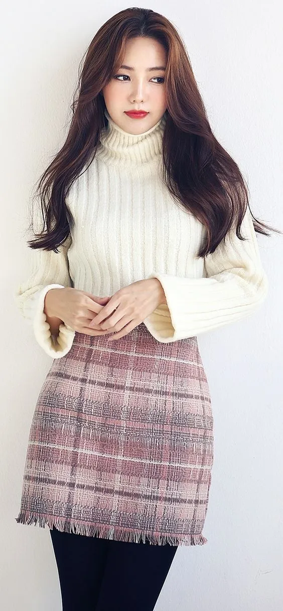 Mau Penampilanmu Jadi Trendi ala Cewek Korea? Coba Saja 10 Padu Padan A-line Skirt Berikut Ini 12