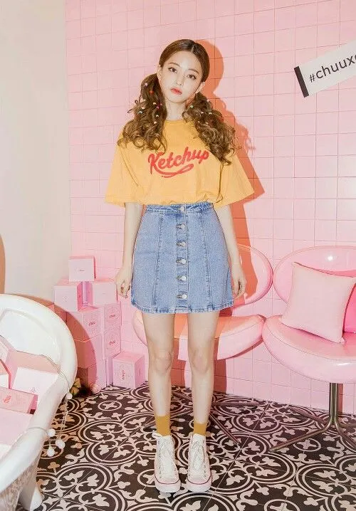 Mau Penampilanmu Jadi Trendi ala Cewek Korea? Coba Saja 10 Padu Padan A-line Skirt Berikut Ini 15