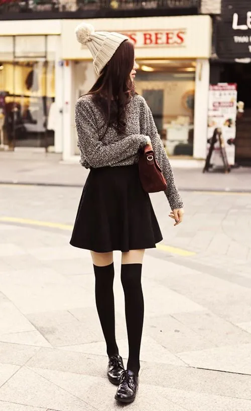 Mau Penampilanmu Jadi Trendi ala Cewek Korea? Coba Saja 10 Padu Padan A-line Skirt Berikut Ini 16