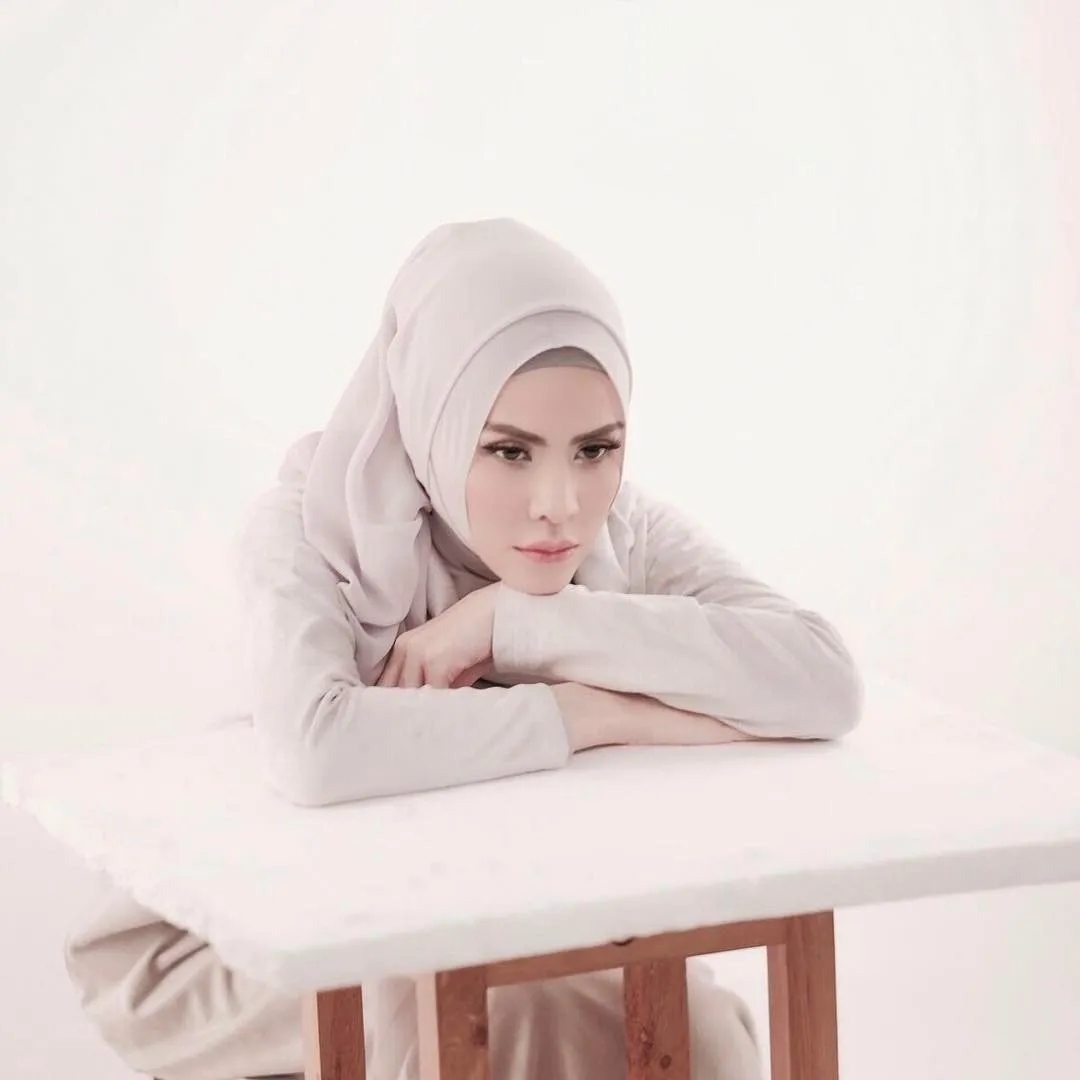 Heboh Banget Angel Lelga Kehilangan Casing HP. Kesannya Sepele tapi Ternyata Harganya Selangit! 7