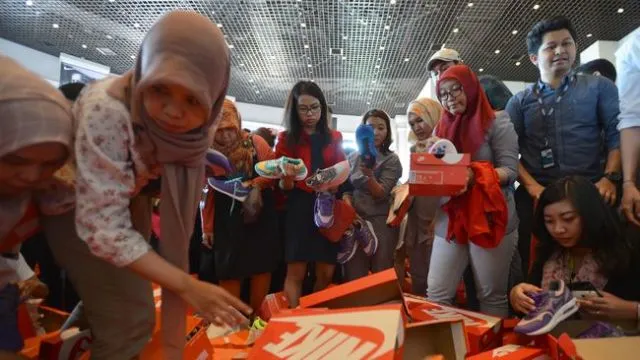 Antri Diskonan Sepatu Nike Ricuh, Ini Bukti Sindrom 'Gila Merek' Sudah Jangkiti Indonesia 3