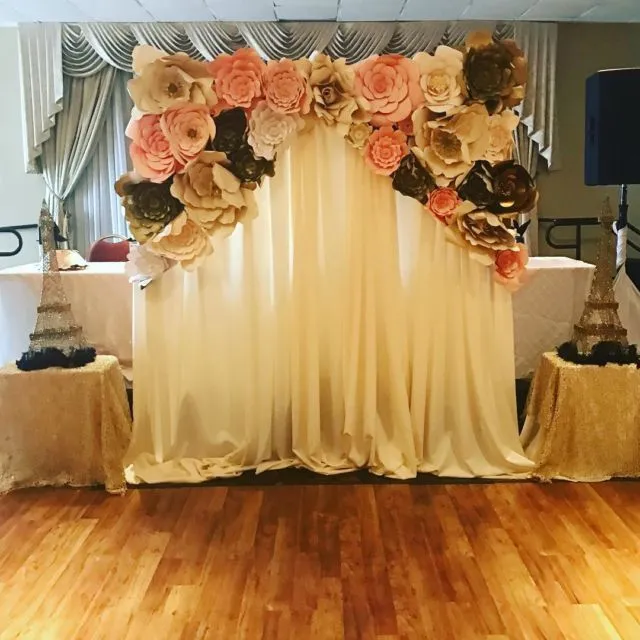 Tren Bunga Kertas untuk Backdrop Lamaran atau Pelaminan yang Manis Banget! Simak 15 Inspirasinya 24