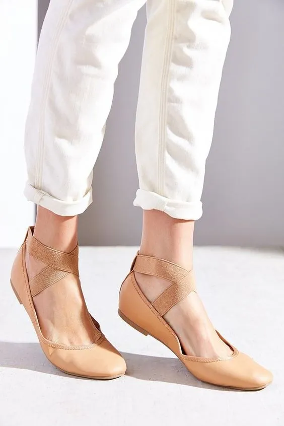 Beban Hidup Akibat High Heels Bisa Hilang dengan 12 Deretan Foto Sepatu Balerina yang Menawan Ini 16