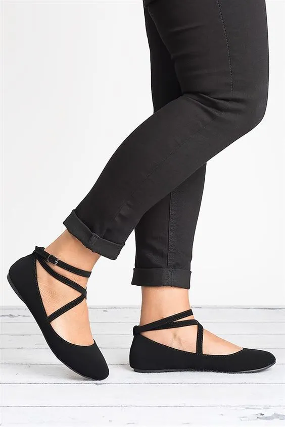 Beban Hidup Akibat High Heels Bisa Hilang dengan 12 Deretan Foto Sepatu Balerina yang Menawan Ini 15
