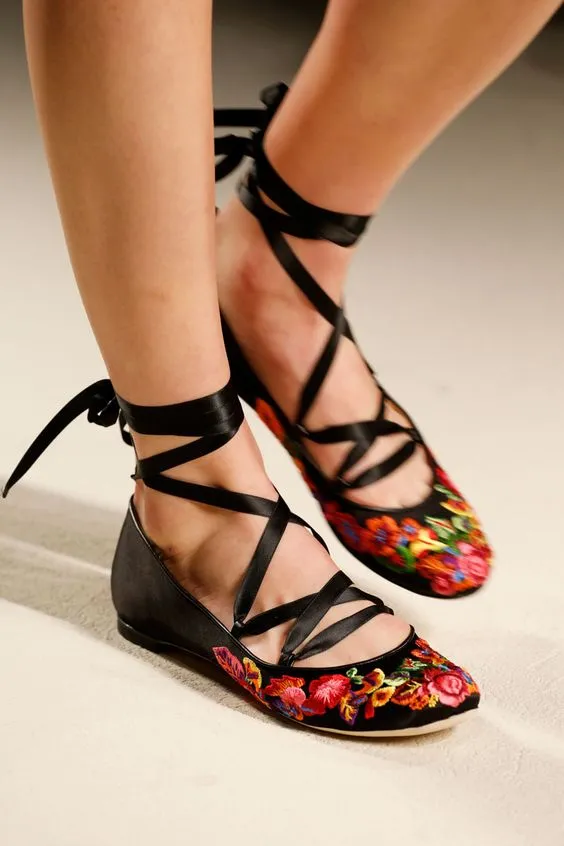 Beban Hidup Akibat High Heels Bisa Hilang dengan 12 Deretan Foto Sepatu Balerina yang Menawan Ini 18
