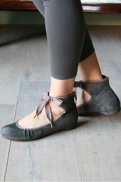 Beban Hidup Akibat High Heels Bisa Hilang dengan 12 Deretan Foto Sepatu Balerina yang Menawan Ini 19