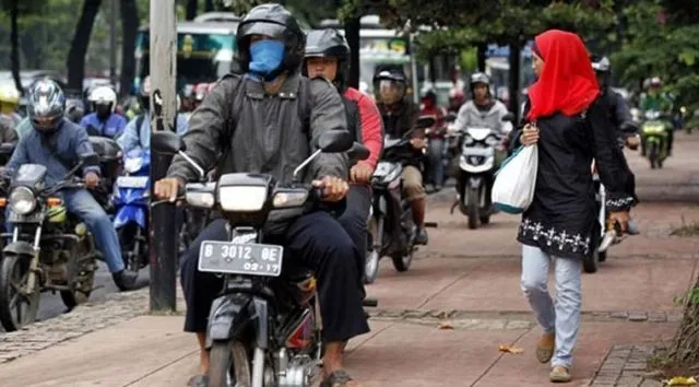 Supir Taksi VS Pejalan Kaki. Mungkin Hanya di Indonesia, Kita Harus Berdebat Soal Hak Pakai Trotoar 4
