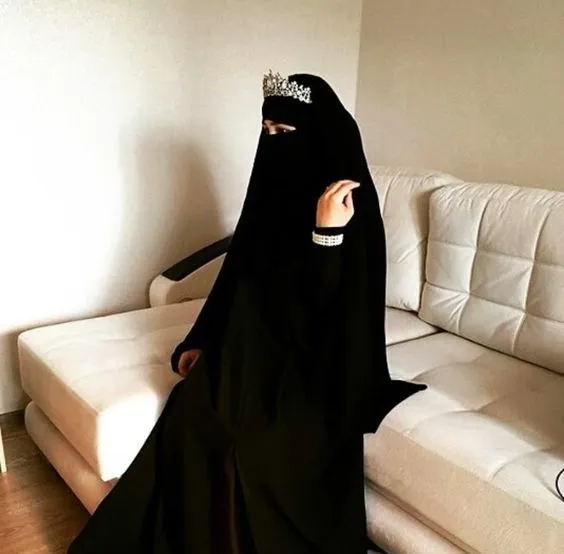 Galeri 15 Inspirasi Gaun Pengantin Bercadar. Tampil Menawan Meski Wajah Tidak Terpapar 30