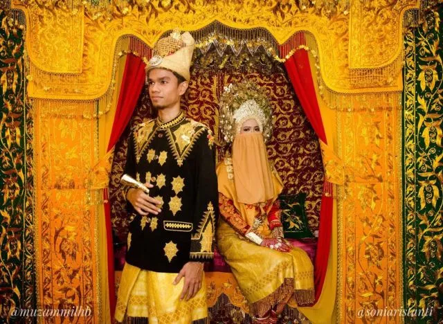 Galeri 15 Inspirasi Gaun Pengantin Bercadar. Tampil Menawan Meski Wajah Tidak Terpapar 25