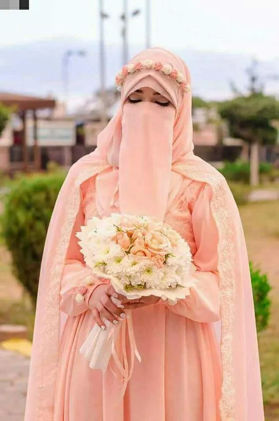 Galeri 15 Inspirasi Gaun Pengantin Bercadar. Tampil Menawan Meski Wajah Tidak Terpapar 20