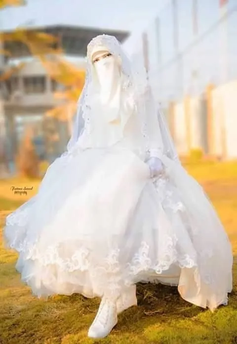 Galeri 15 Inspirasi Gaun Pengantin Bercadar. Tampil Menawan Meski Wajah Tidak Terpapar 22