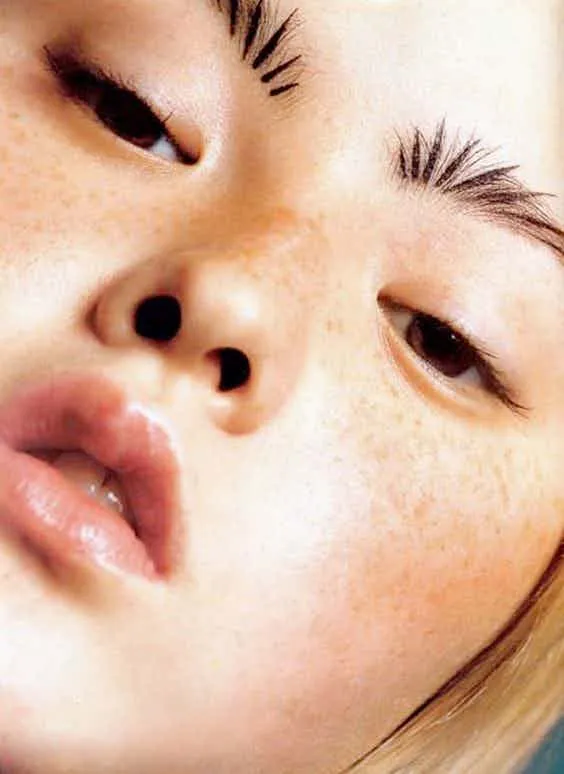 12 Foto Inovasi Bentuk Alis yang Bakal Bikin Kamu Shock Saking Kocaknya. Lagi Buru-Buru Kali, ya? 16