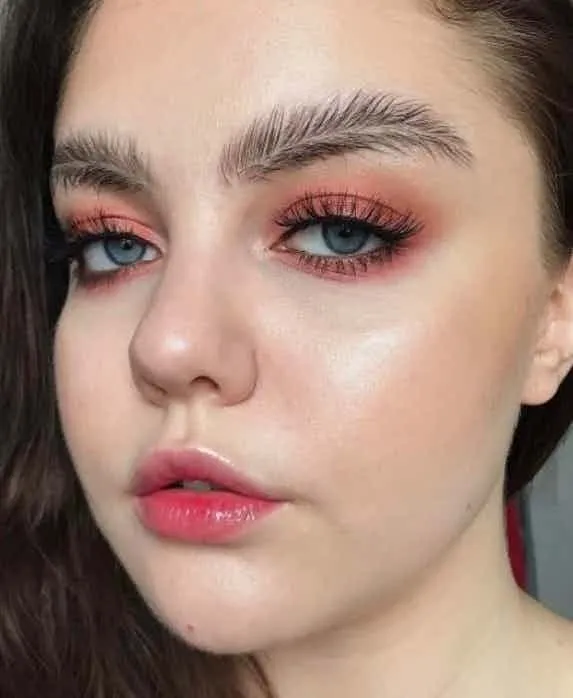 12 Foto Inovasi Bentuk Alis yang Bakal Bikin Kamu Shock Saking Kocaknya. Lagi Buru-Buru Kali, ya? 15