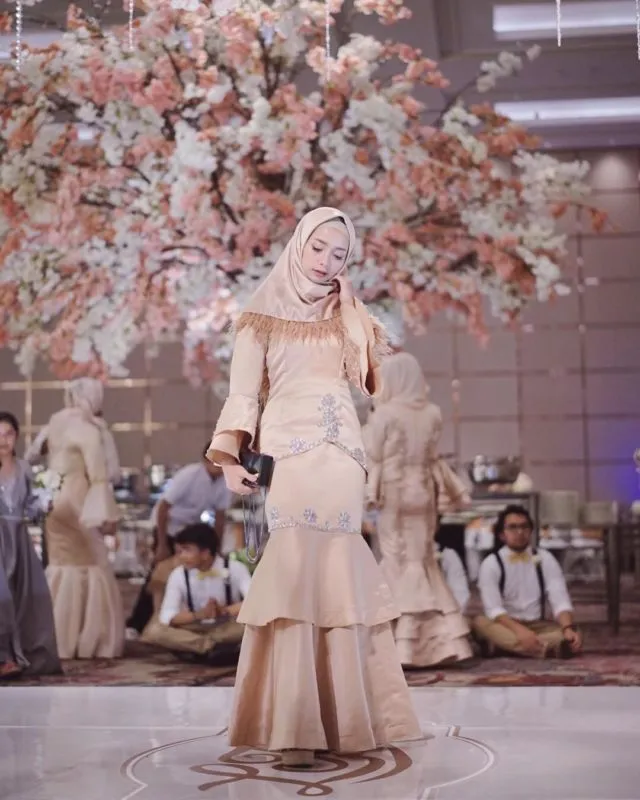12 Inspirasi Rok Mermaid. Inilah Tren Terkini Gaya Bawahan Ala Putri Duyung Untukmu yang Berhijab 13