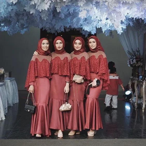 12 Inspirasi Rok Mermaid. Inilah Tren Terkini Gaya Bawahan Ala Putri Duyung Untukmu yang Berhijab 21