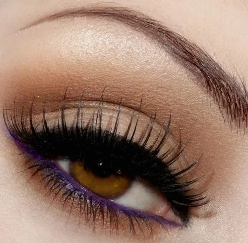 Ingin Pakai Eyeliner Berwarna Tanpa Terlihat Lebay? Akali dengan Cara Berikut Ini! 12