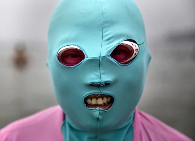 Facekini, Pakaian Renang yang Jadi Tren di China. Bentuknya Nyentrik dan Unik Banget Ya! 5