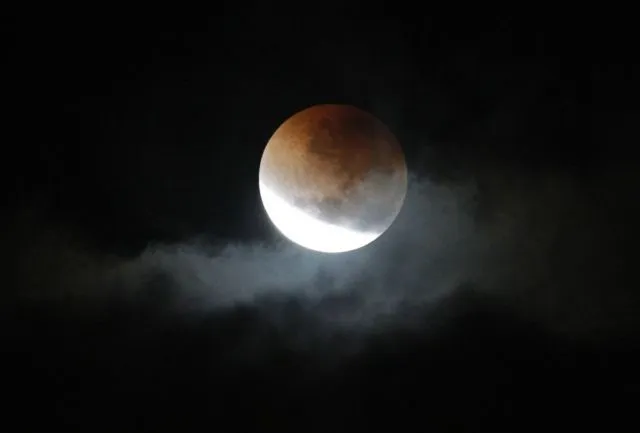 Gerhana Bulan Sebagian Akan Menyapa Indonesia pada 7-8 Agustus. Kamu Bisa Menyaksikannya di Tempat Ini! 3