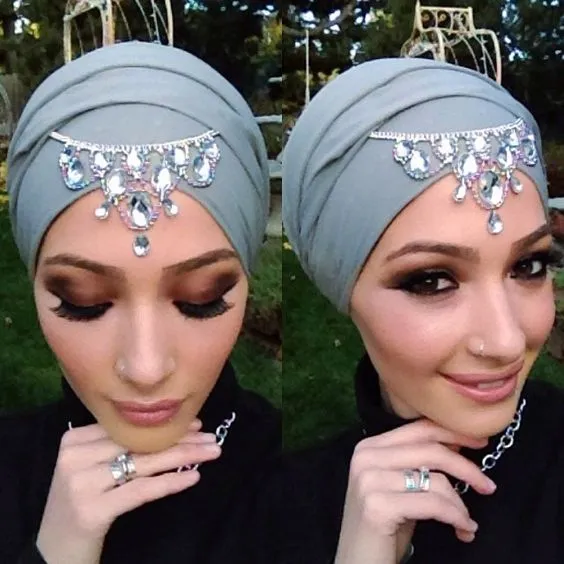 13 Inspirasi Style Hijab Menggunakan Headpiece untuk Kondangan. Bikin Penampilanmu Makin Menawan 24