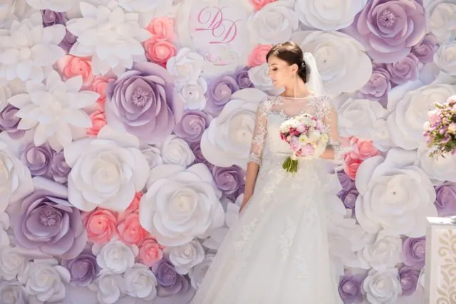 Tren Bunga Kertas untuk Backdrop Lamaran atau Pelaminan yang Manis Banget! Simak 15 Inspirasinya 30