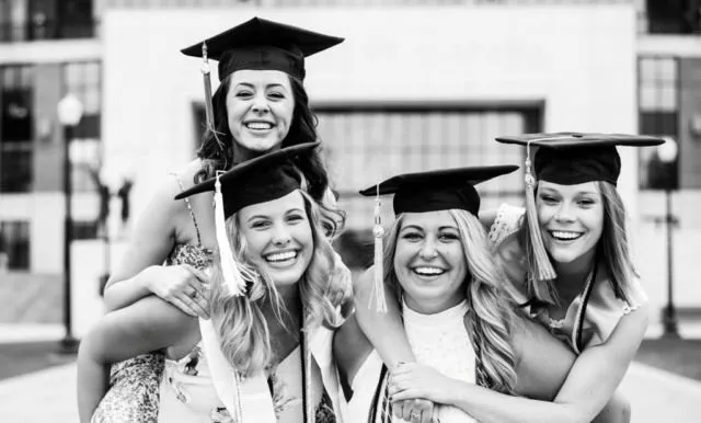7 Tipe Teman yang Hadir di Wisudamu, dari yang Tak Diharapkan Sampai yang Paling Ditunggu 14
