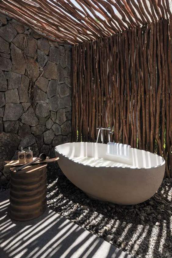 15 Inspirasi Desain Kamar Mandi Pedesaan Outdoor 28
