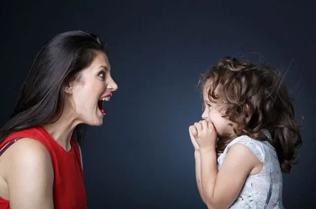 Ibu Pukuli Anak di Depan Warnet Karena Bolos Sekolah. Itu Kekerasan atau Bentuk Kasih Sayang Ya?! 10