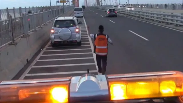 Kembali Tertangkap Kamera, Jalur Busway 'Dijajah' yang Tidak Berhak. Bahkan Berani Berlawanan Arah 7