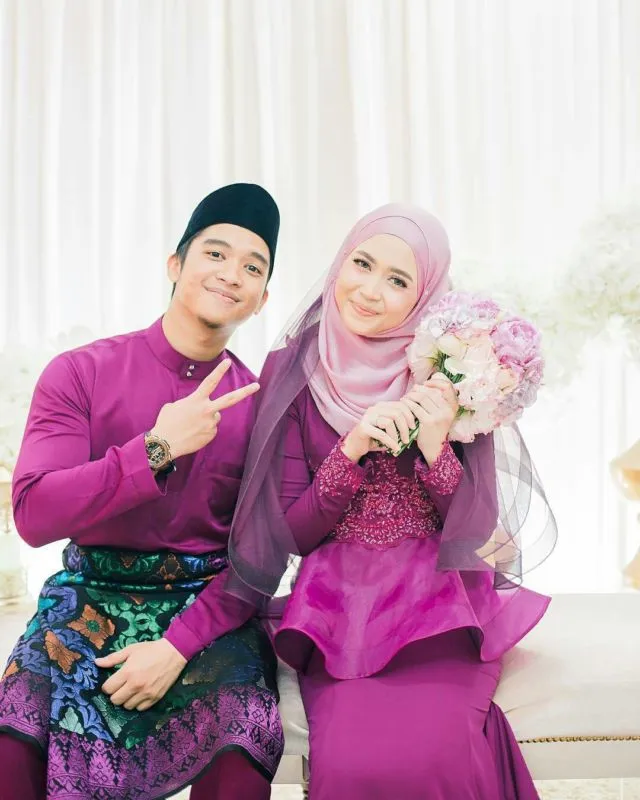 13 Inspirasi Gaun Pengantin Melayu Untukmu yang Berhijab. Sederhana, Sopan dan Tetap Menawan 19