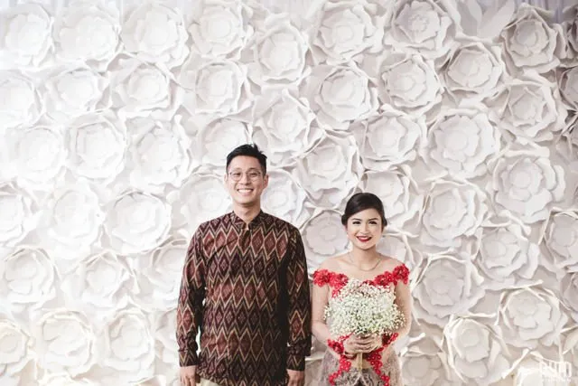 Tren Bunga Kertas untuk Backdrop Lamaran atau Pelaminan yang Manis Banget! Simak 15 Inspirasinya 16