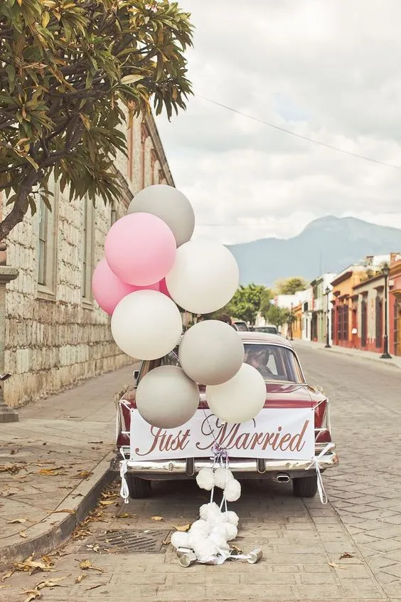 10+ Ide Dekor Hiasan Mobil Pengantin yang Unik & Keren 23