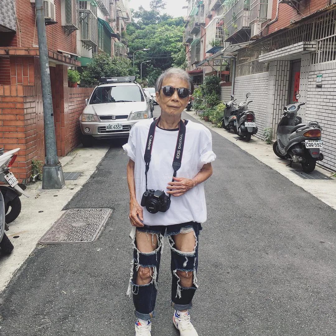 Ramai di Instagram, Nenek 88 Tahun Bergaya Layaknya Gadis Remaja. Asli Gayanya Kekinian Banget! 15