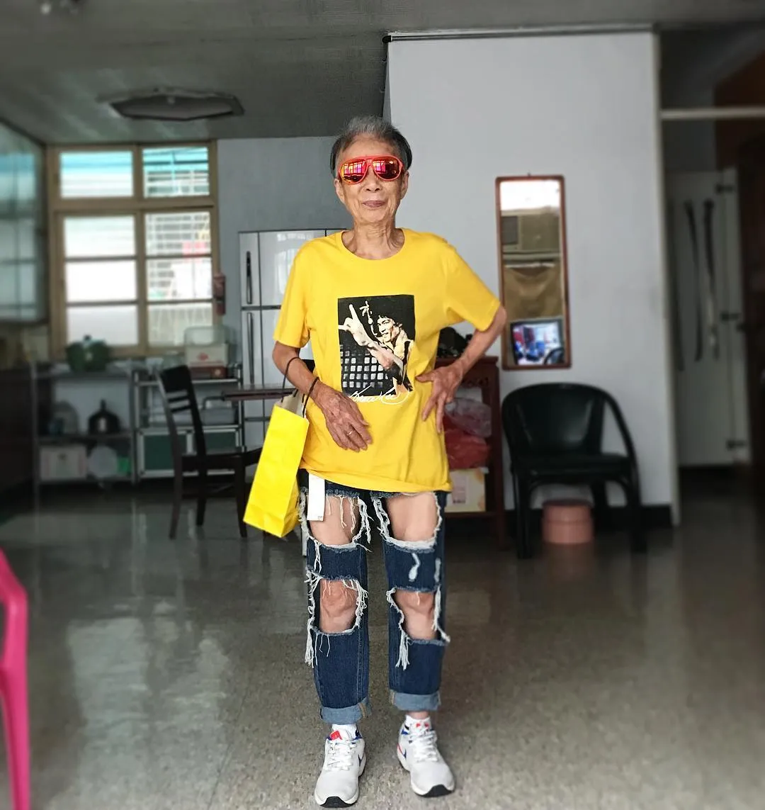 Ramai di Instagram, Nenek 88 Tahun Bergaya Layaknya Gadis Remaja. Asli Gayanya Kekinian Banget! 13